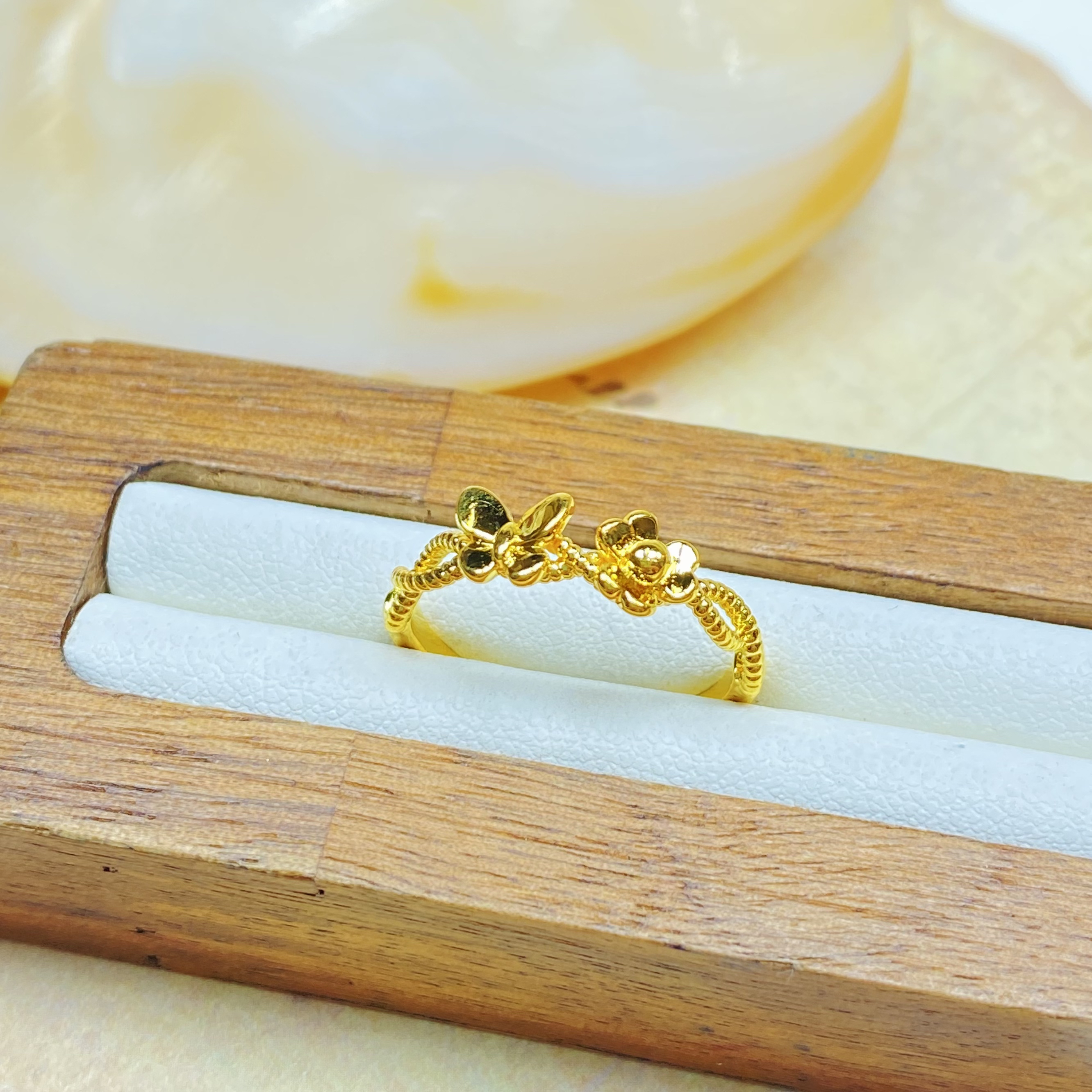 戒指 爆款K0290经典黄色蝴蝶小花闭口戒指多样性发货47975