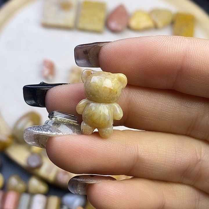 硅化玉未镶嵌颈饰