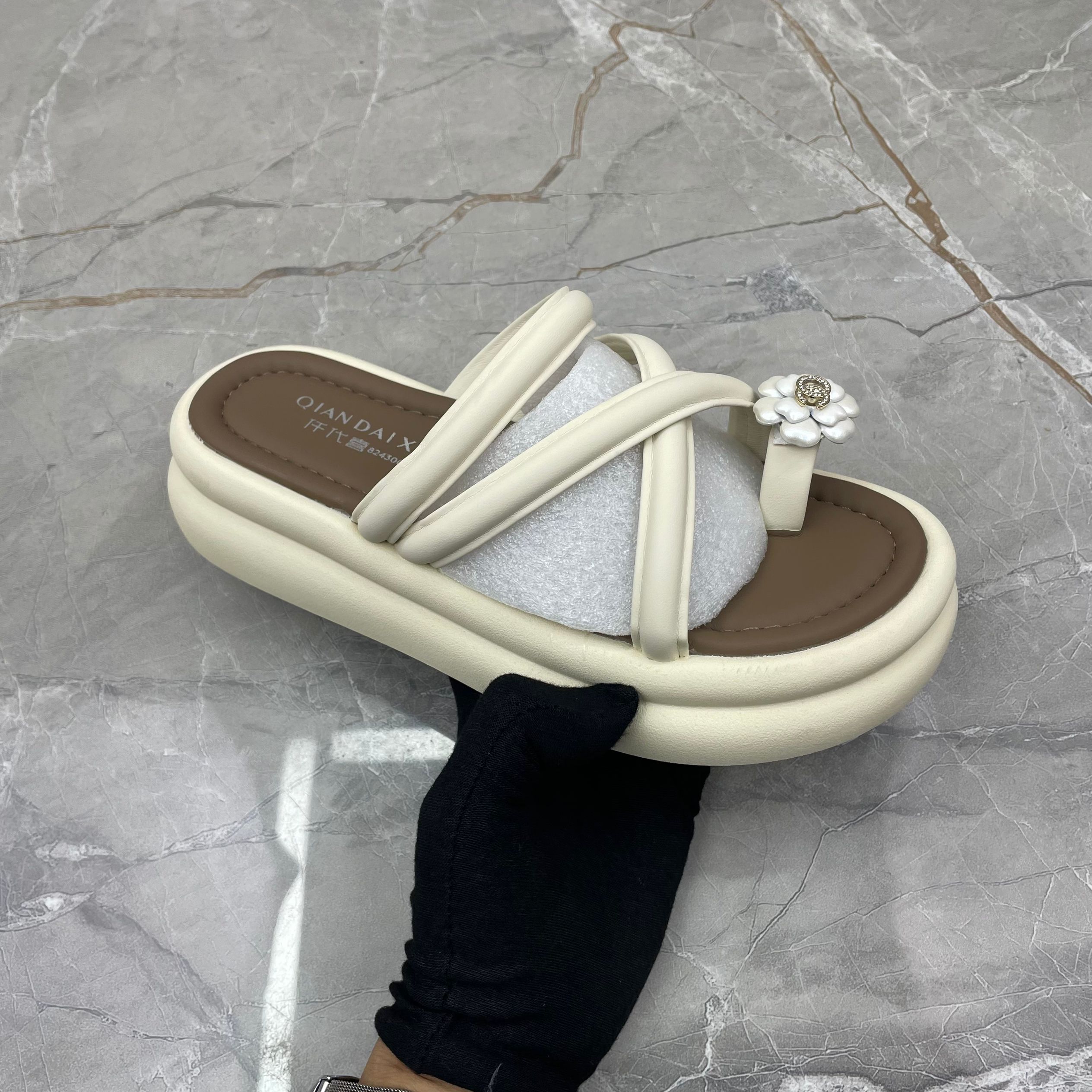 凉鞋女    43002（孤品）d区e区37/40/38码