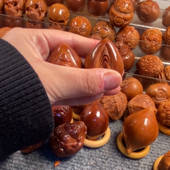 橄榄核吊坠出入平安