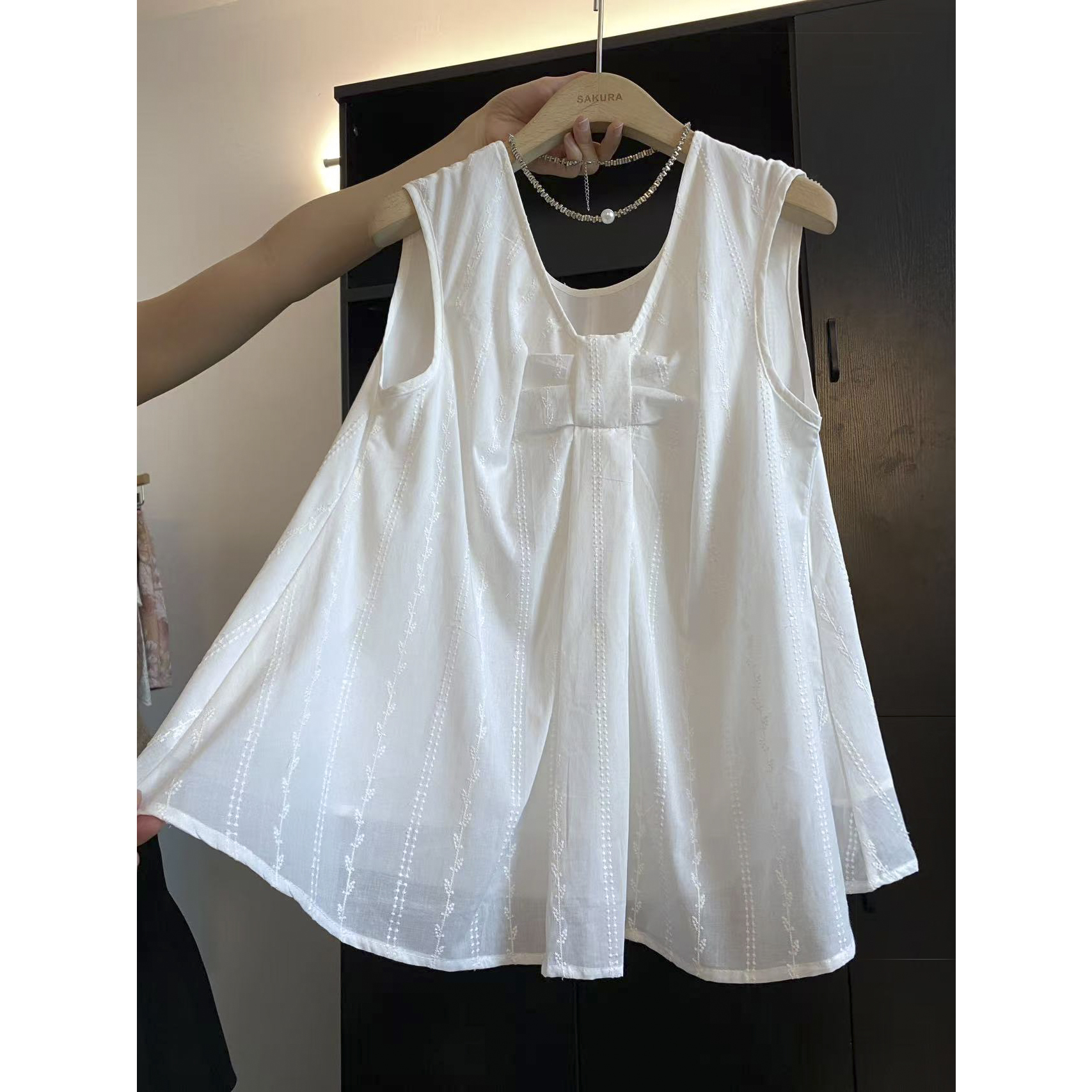 璎婲sᴀᴋᴜʀᴀ【绀野夏目】媛原创V领蝴蝶结重工刺绣提花甜美无袖衬衫