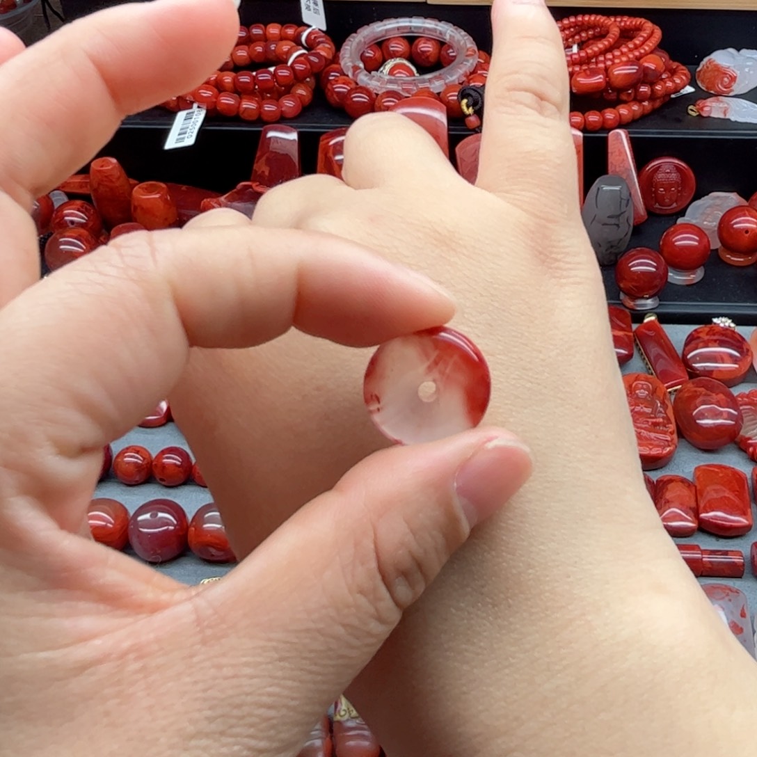 南红玛瑙配饰未镶嵌
