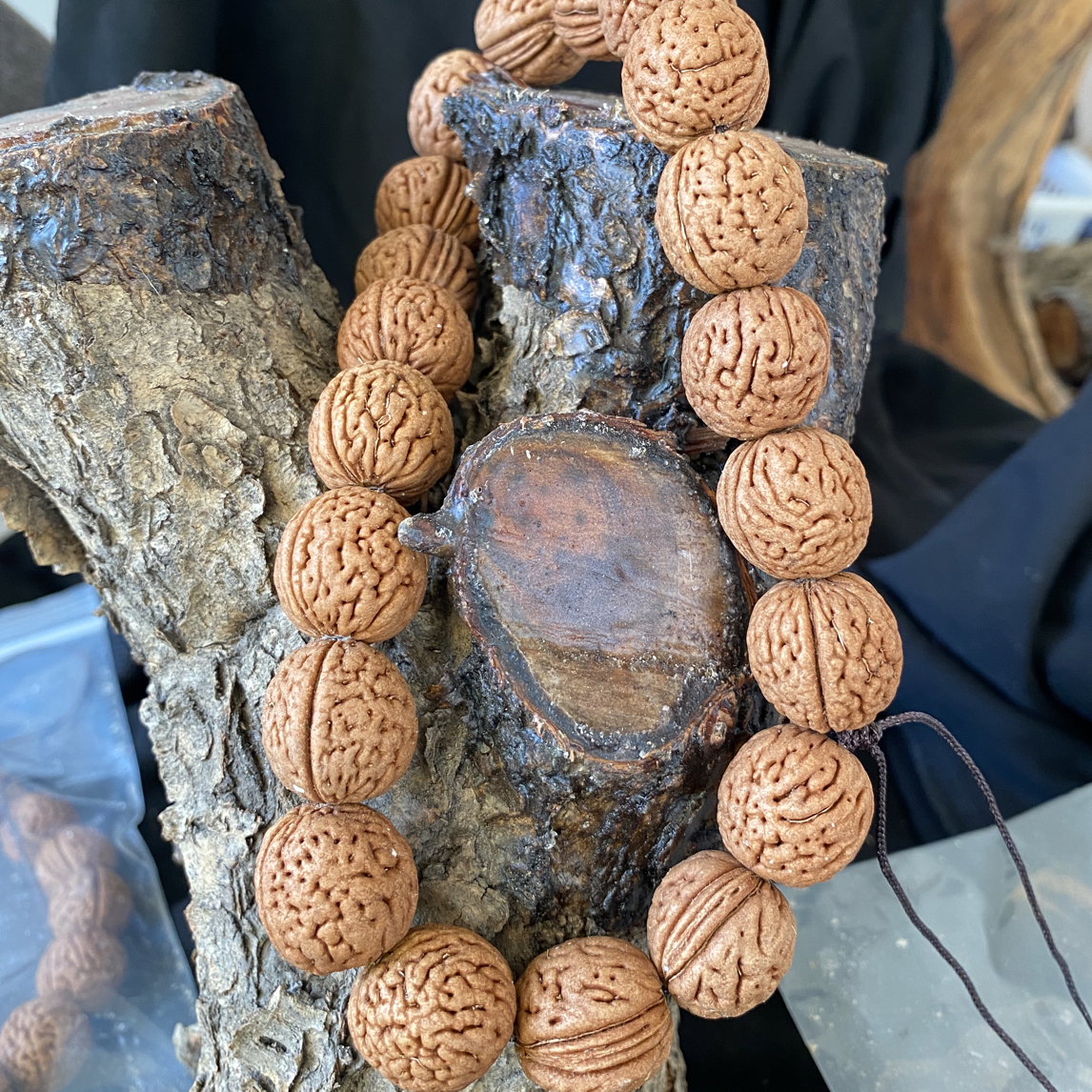 野生桃核手持大尺寸