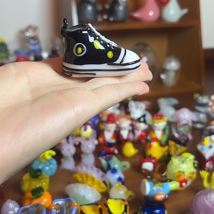 琉璃手工艺品鞋子