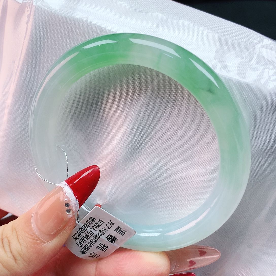 翡翠手镯未镶嵌53圈