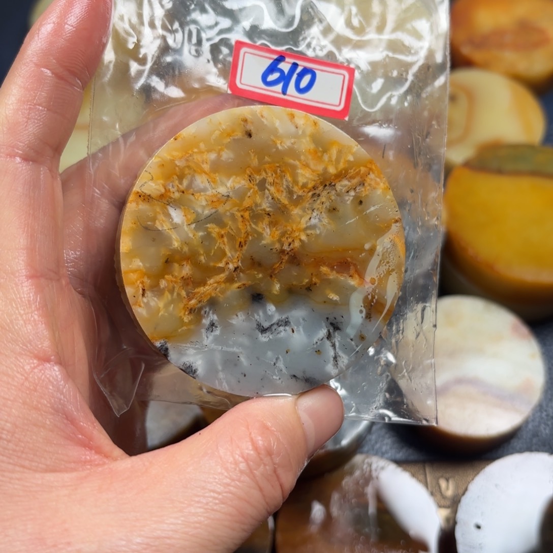 快***豆蛇纹石玉未镶嵌珠宝半成品