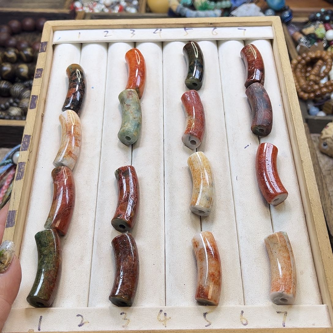 翡翠散珠弯管一个