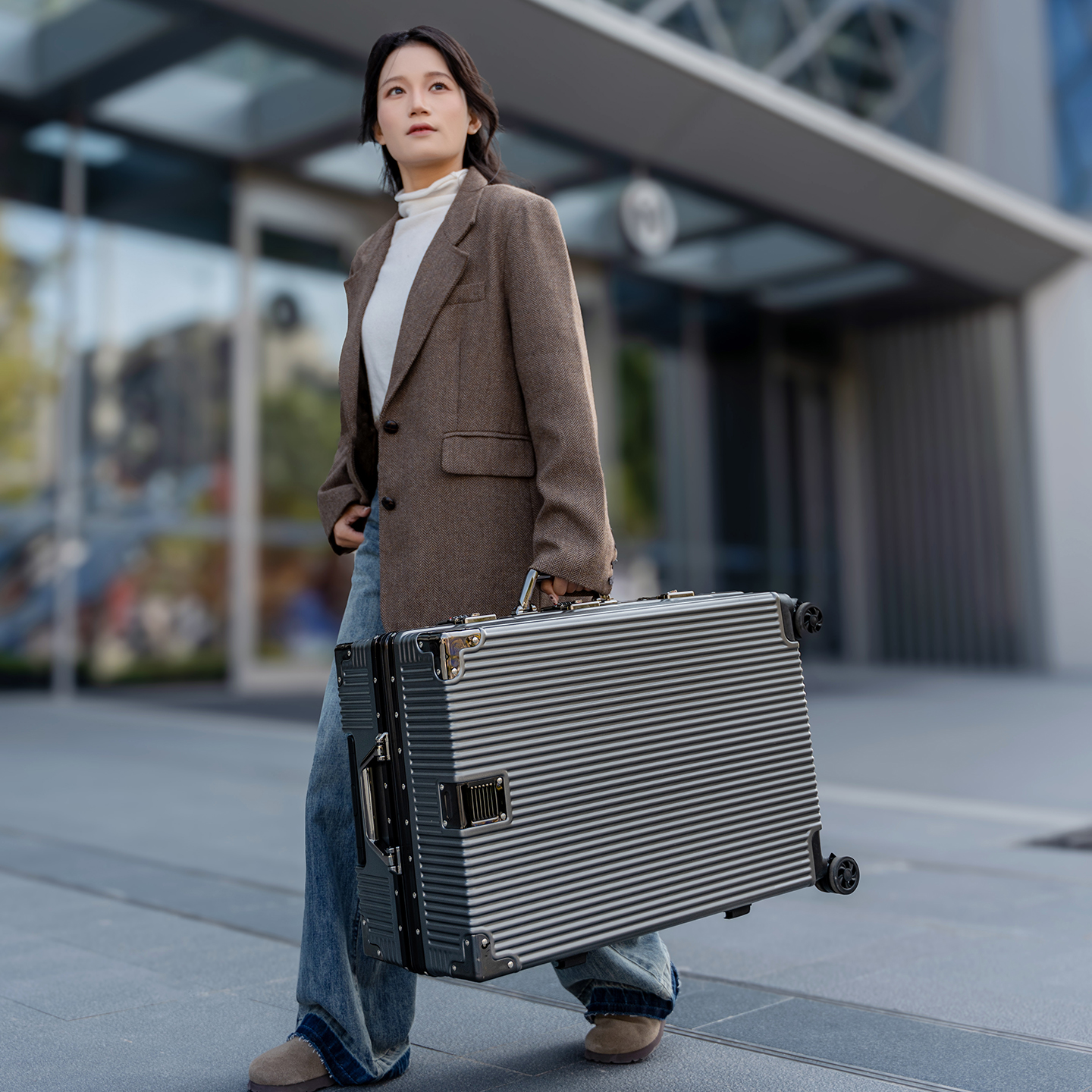 杰凯西铝框三把锁双封闭内衬拉杆箱杯架USB充电大容量旅行箱A-5DR