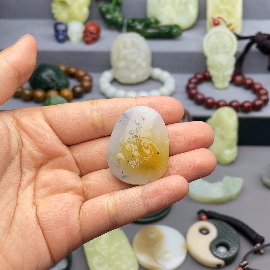 富***竹和田玉未镶嵌颈饰