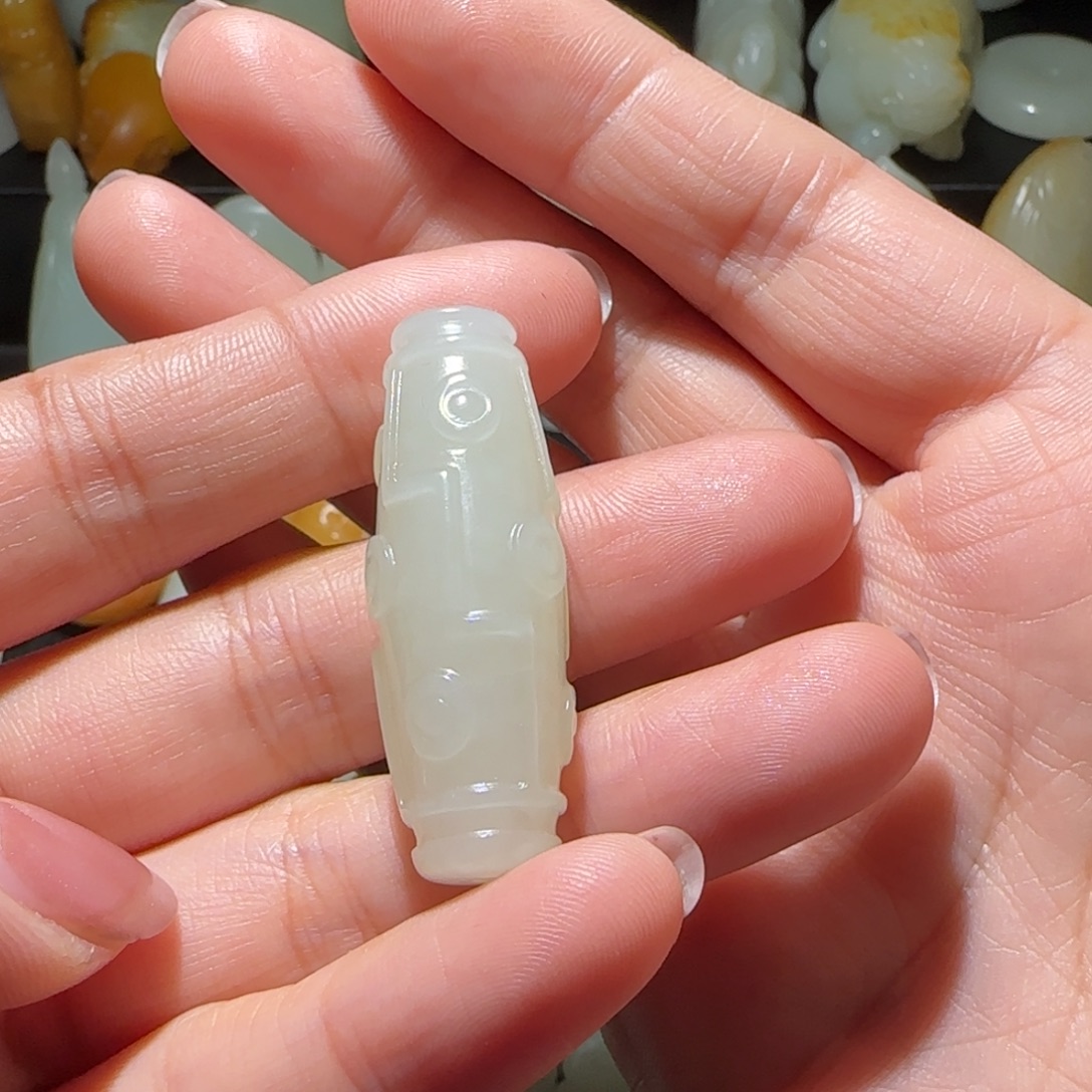 M***楠和田玉未镶嵌颈饰