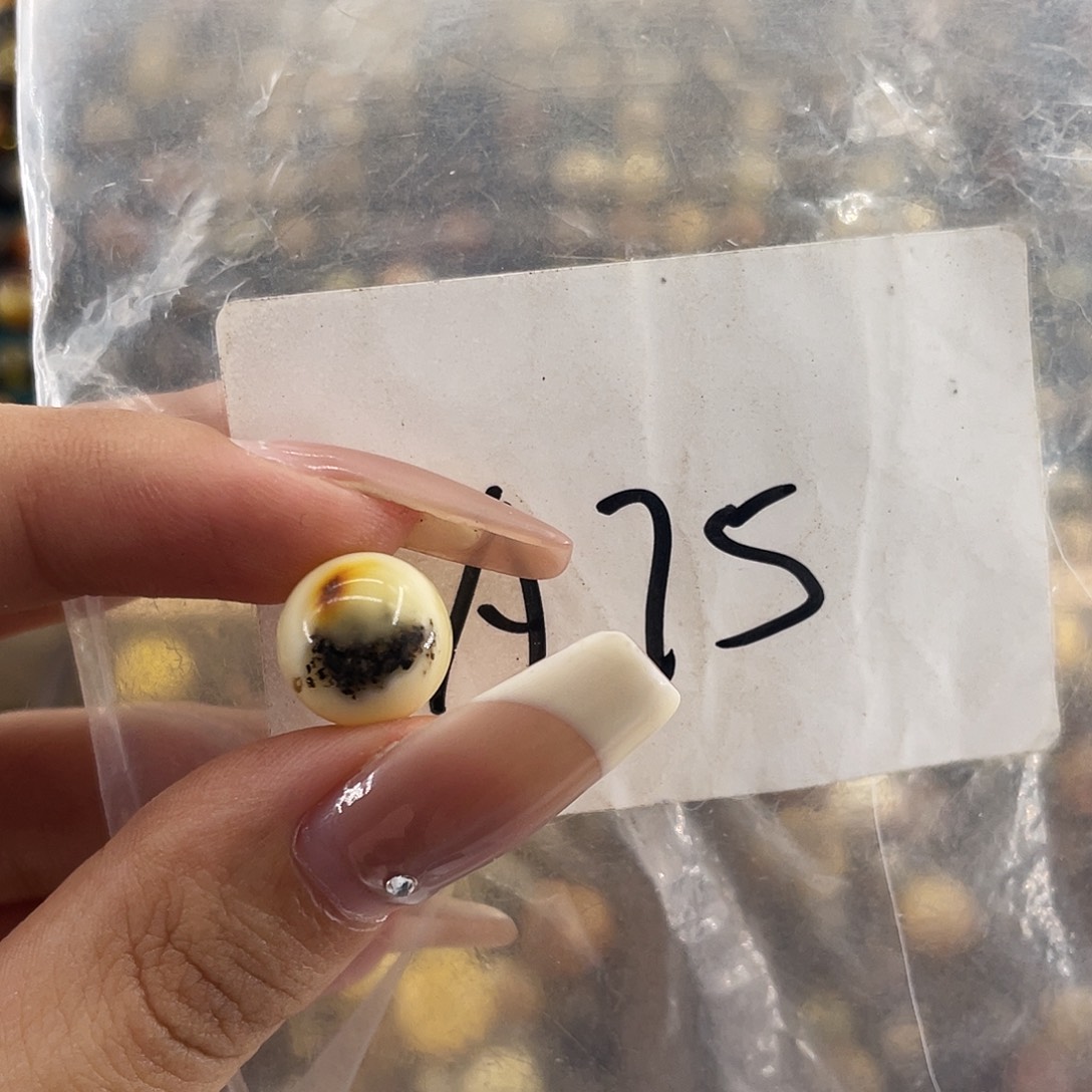 熊***达琥珀未镶嵌裸石11.5福利