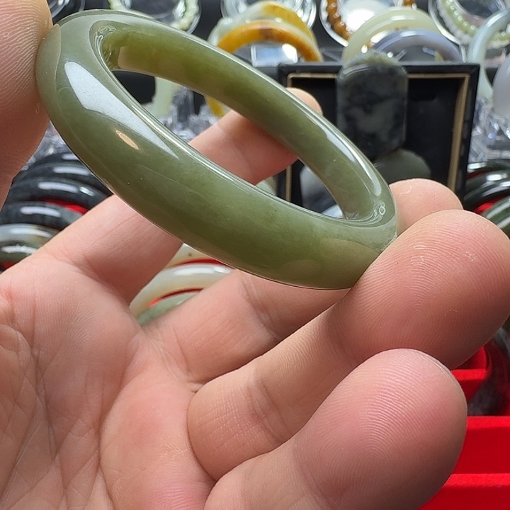 和田玉（青白玉）未镶嵌手镯