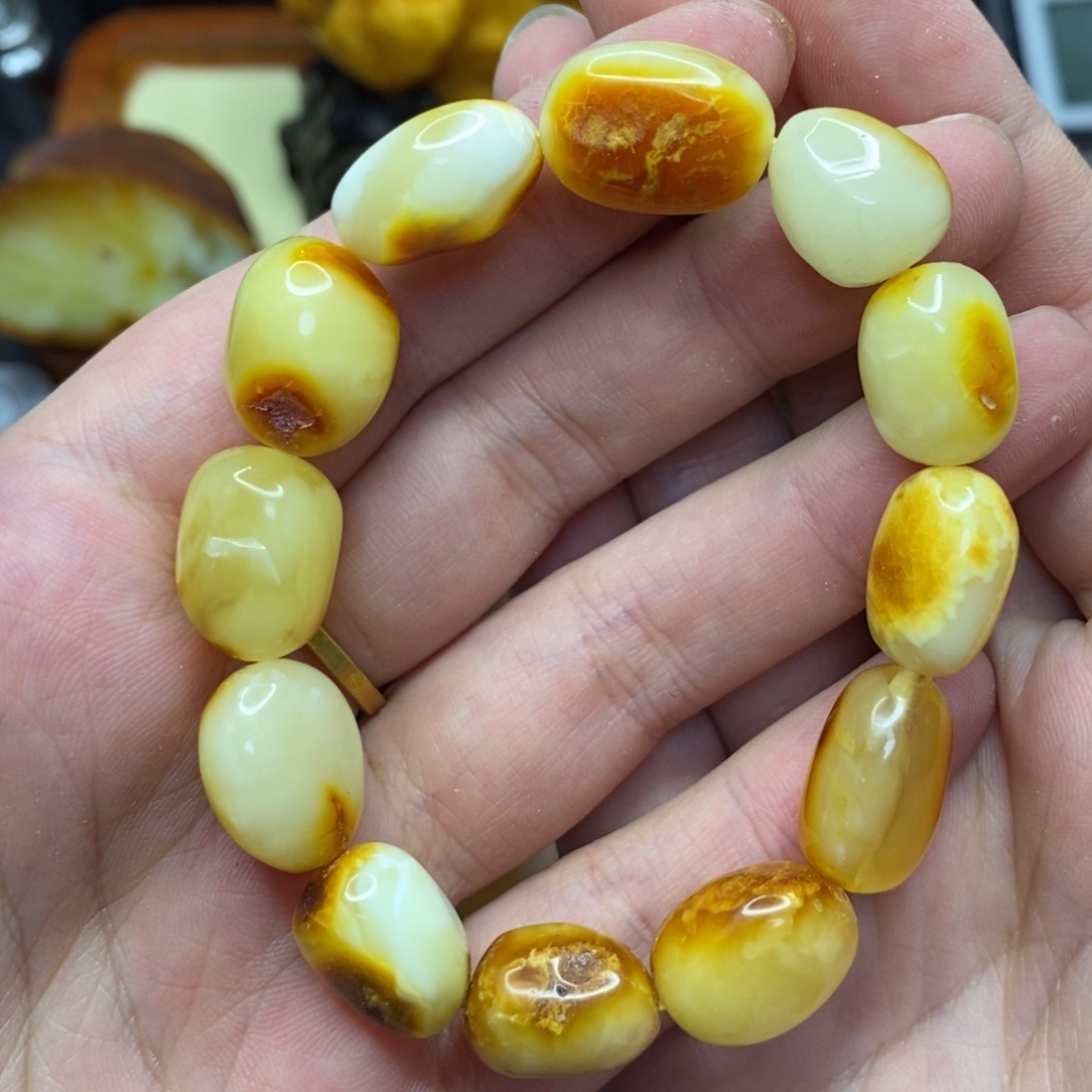 琥珀颈饰未镶嵌唐