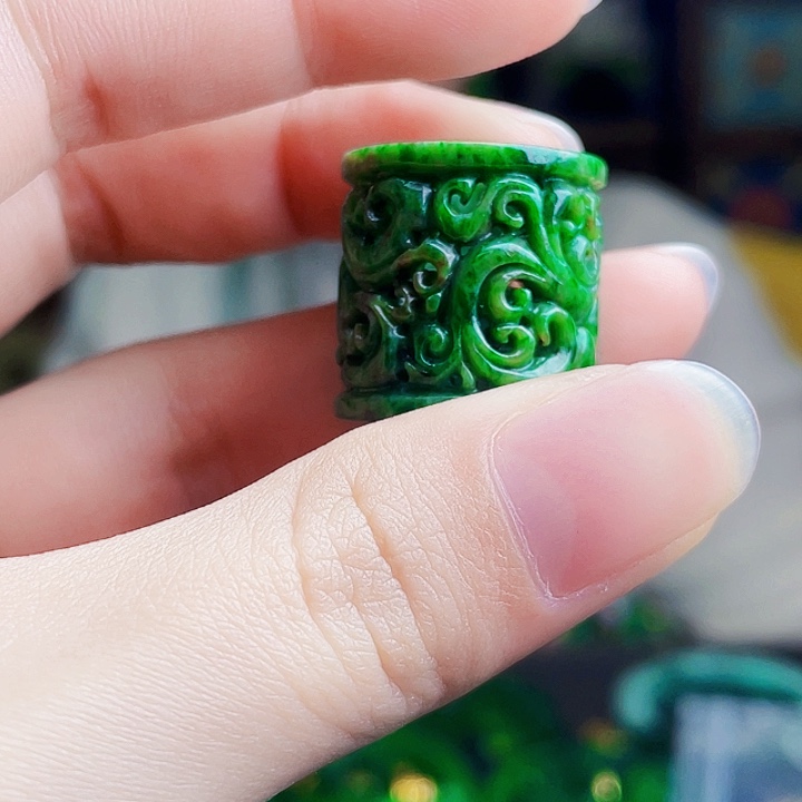 翡翠未镶嵌颈饰多样性