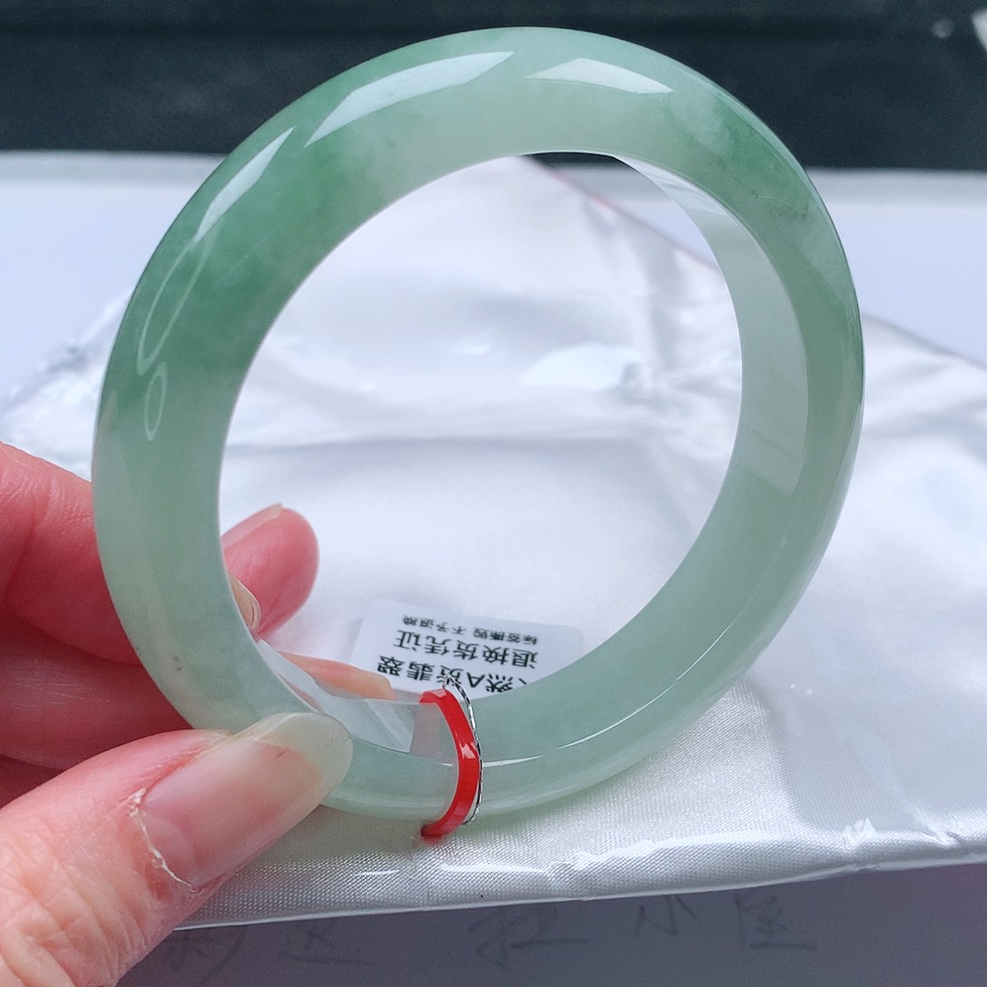 翡翠手镯未镶嵌57圈