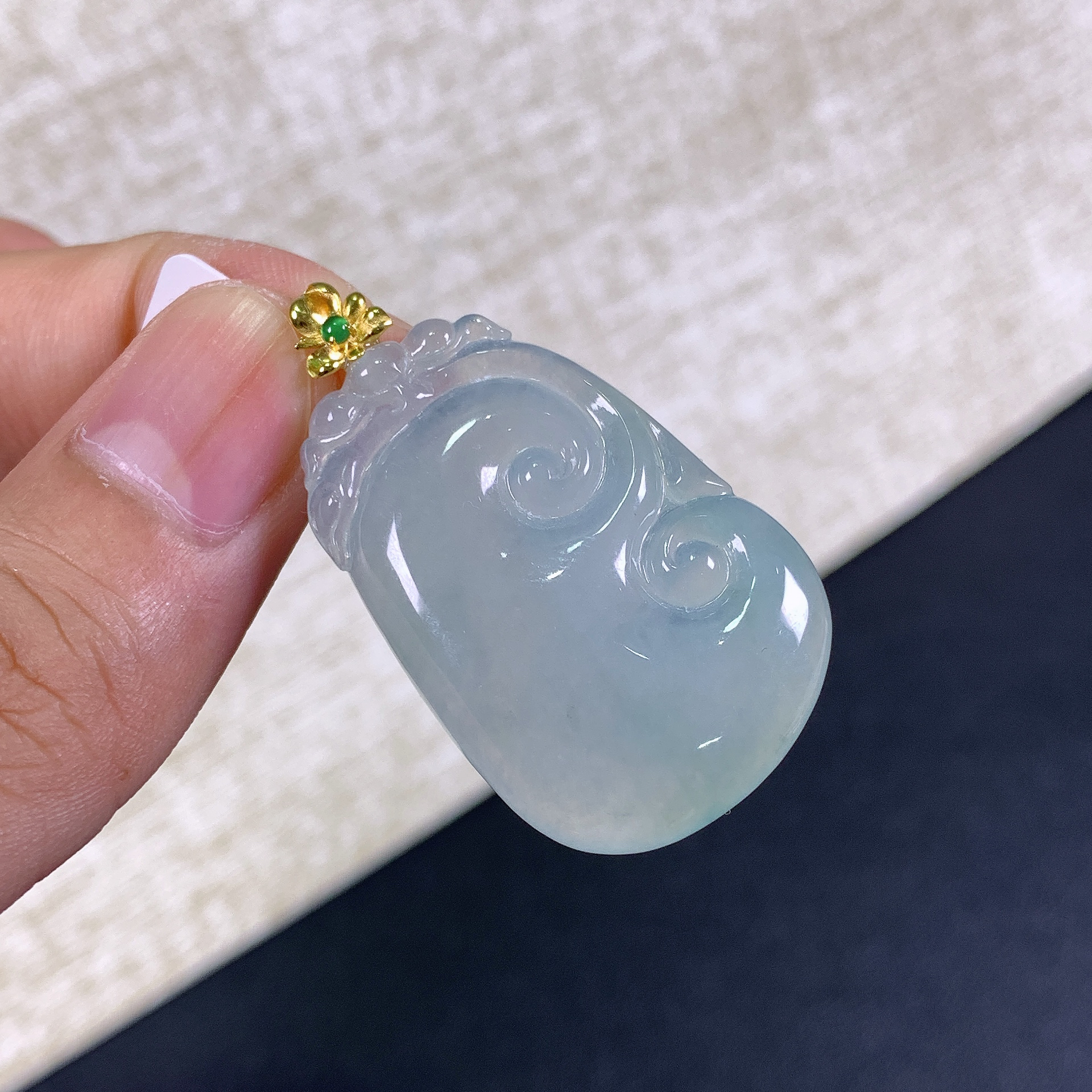 缅甸天然A货翡翠18k金镶嵌冰润细腻如意吊坠41.7x23.3x5