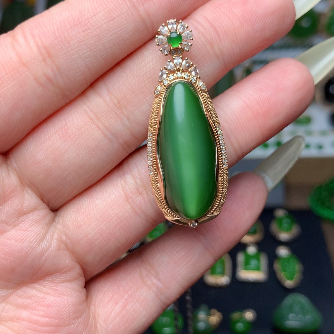 和田玉（碧玉）吊坠18K金镶嵌