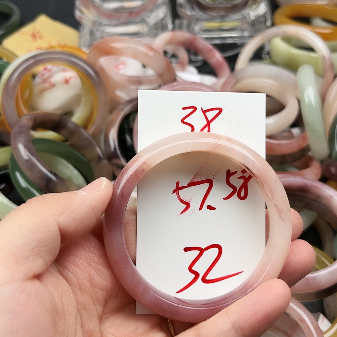 石英质玉未镶嵌手镯38