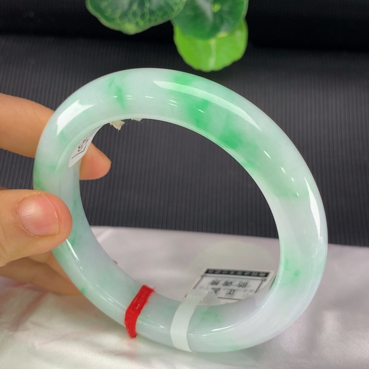 翡翠手镯未镶嵌正圈60