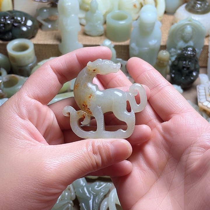 和田玉颈饰未镶嵌大**水