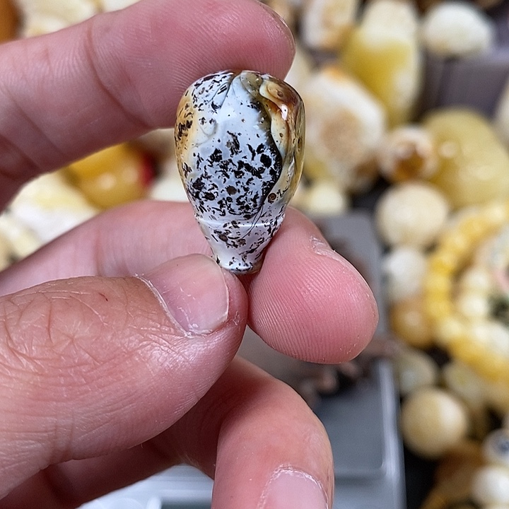 琥珀裸石未镶嵌多*我