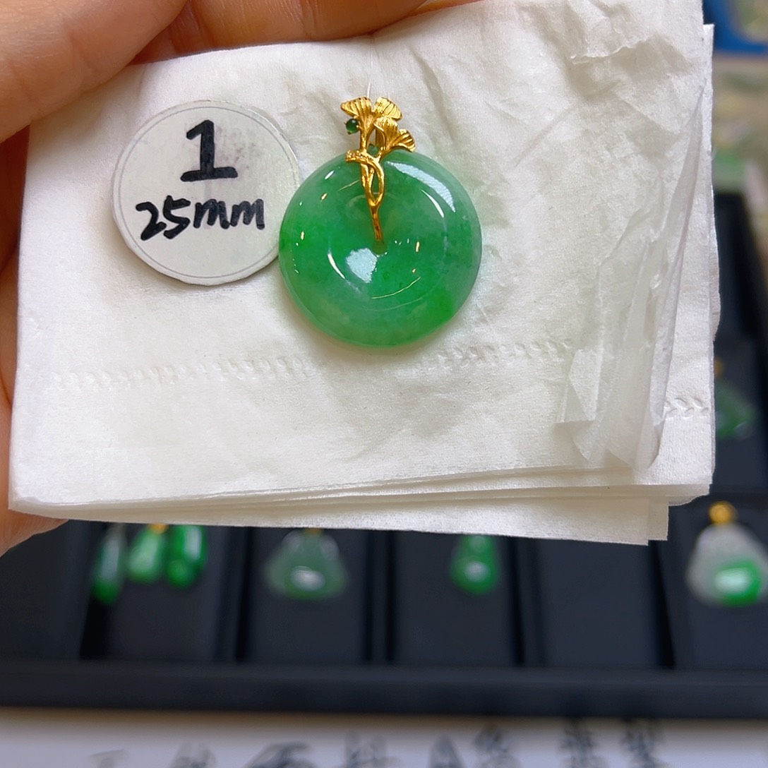 翡翠颈饰18K金镶嵌翡翠