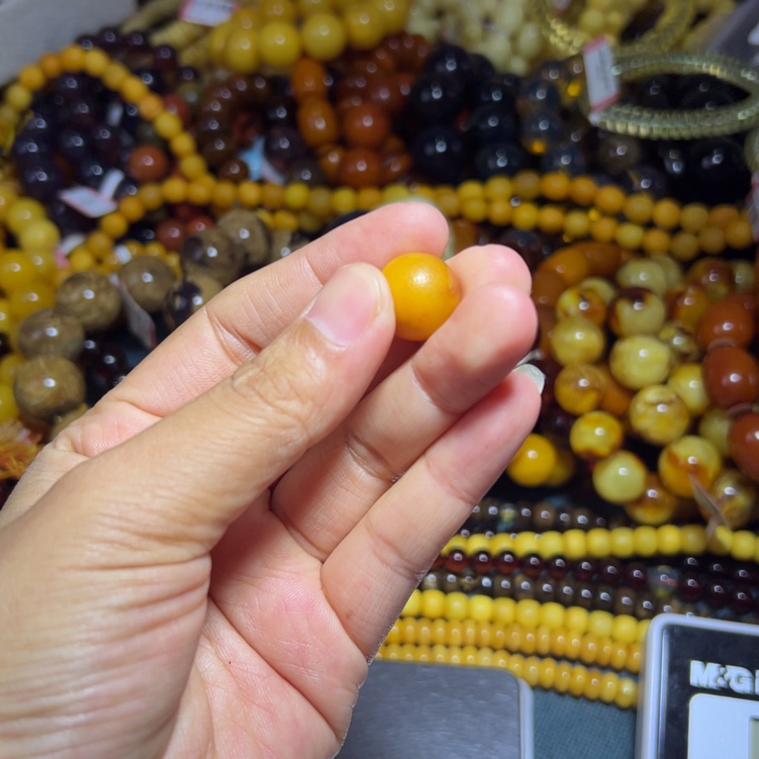 未镶嵌琥珀珠宝奇石149