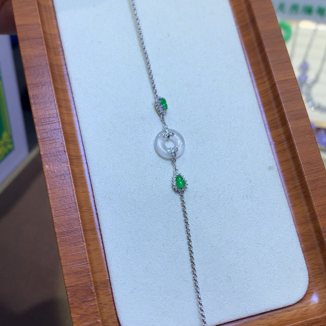 翡翠18K金镶嵌颈饰翡翠