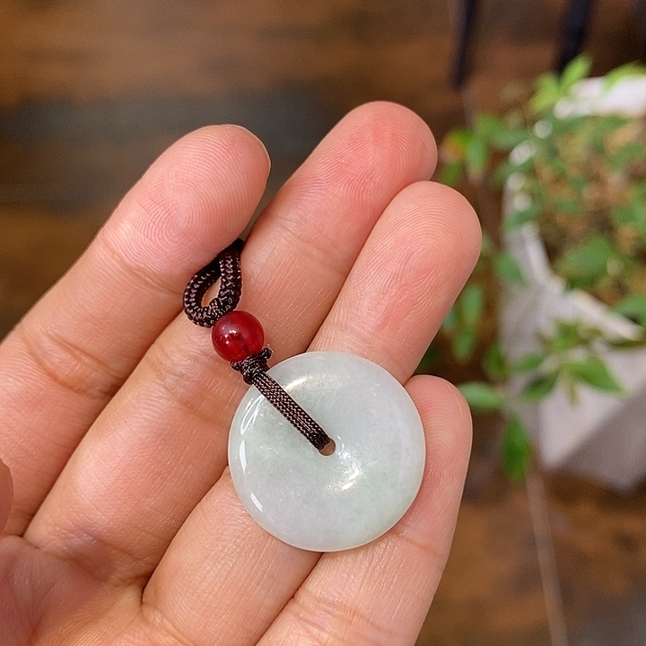 翡翠未镶嵌颈饰平安扣