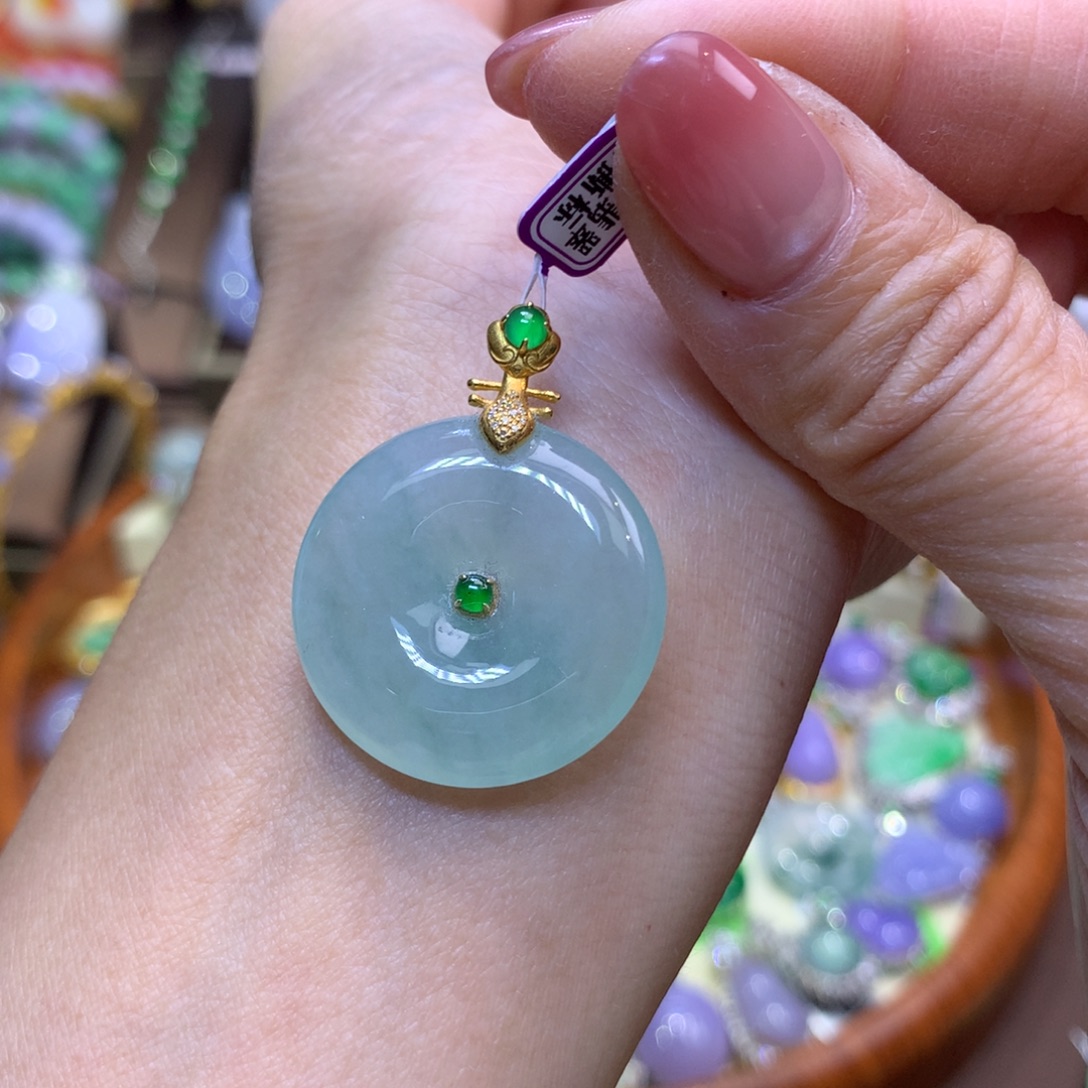 翡翠18K金镶嵌颈饰