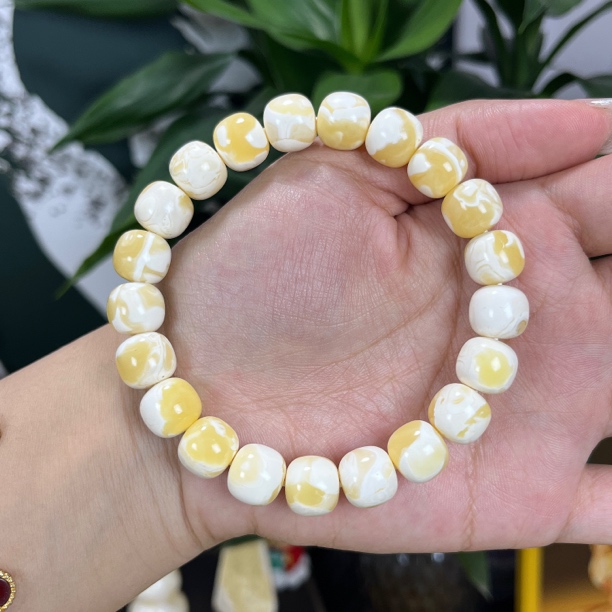 俄料瓷白妖花老型手串文玩单圈纯天然原矿琥珀蜜蜡