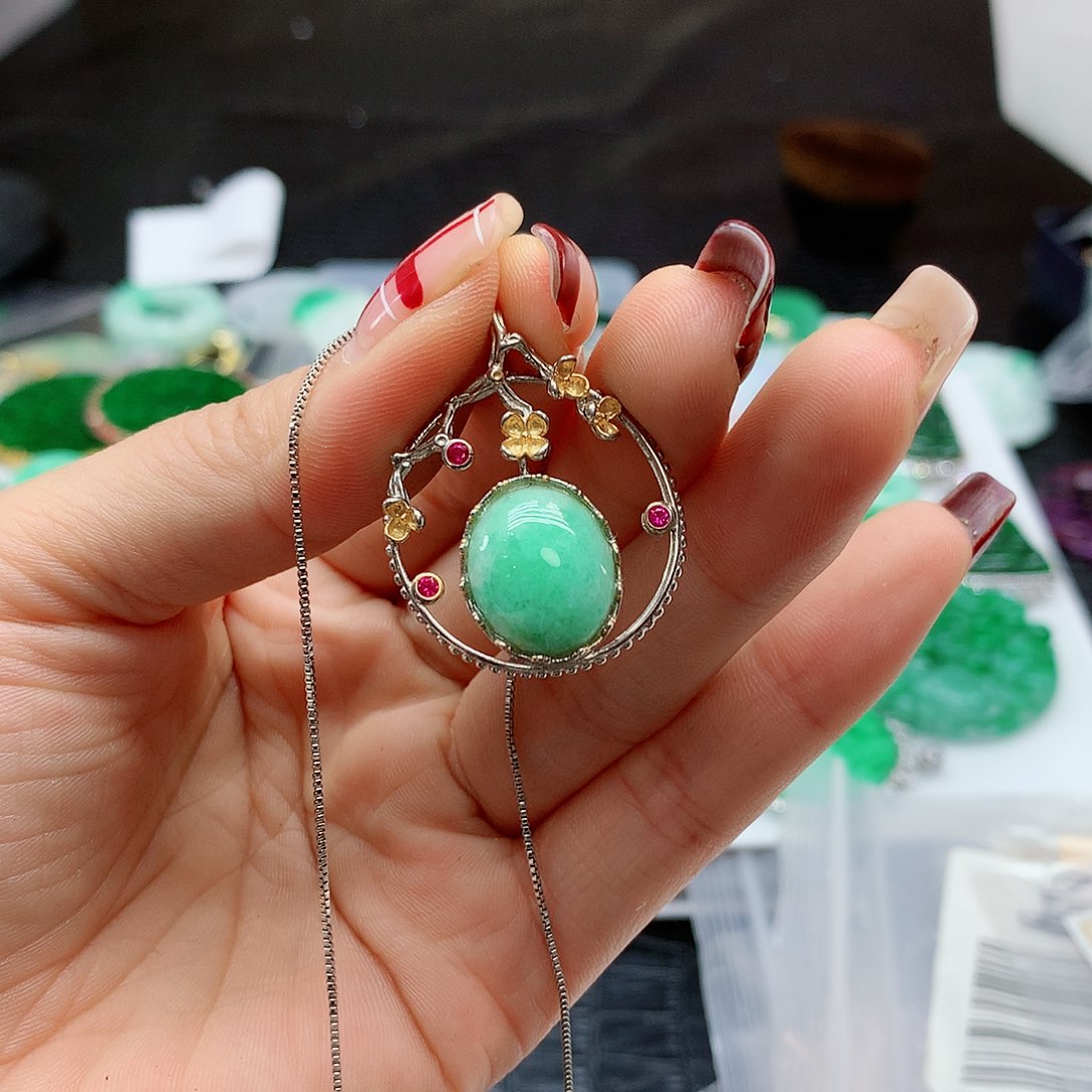 【闪购商品】翡翠吊坠(赠链)银S925镶嵌