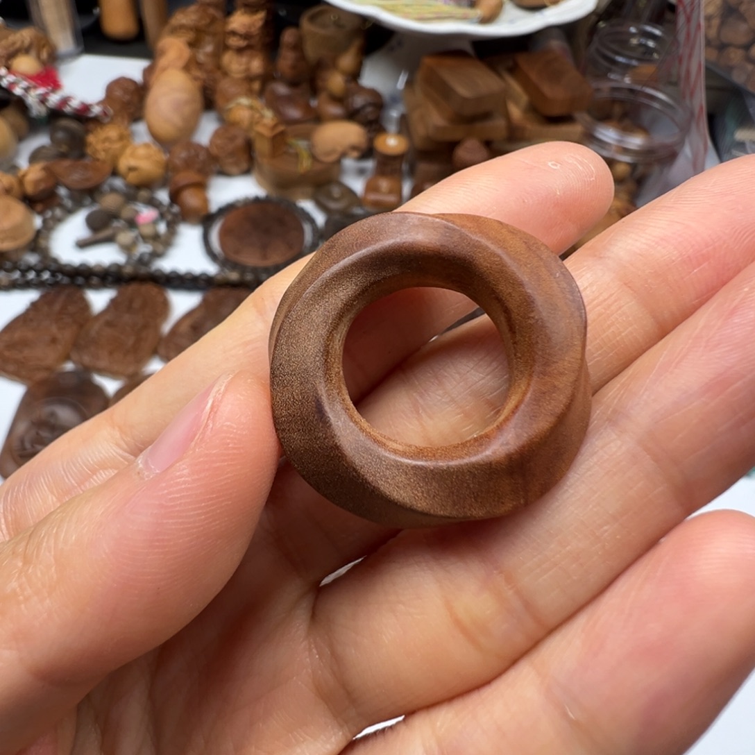 檀香木莫比乌斯环