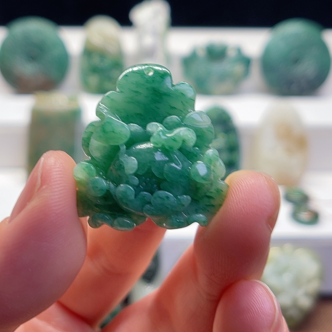 独山玉未镶嵌颈饰