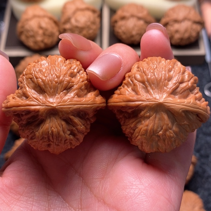 文玩核桃把件野生红皮正磨39