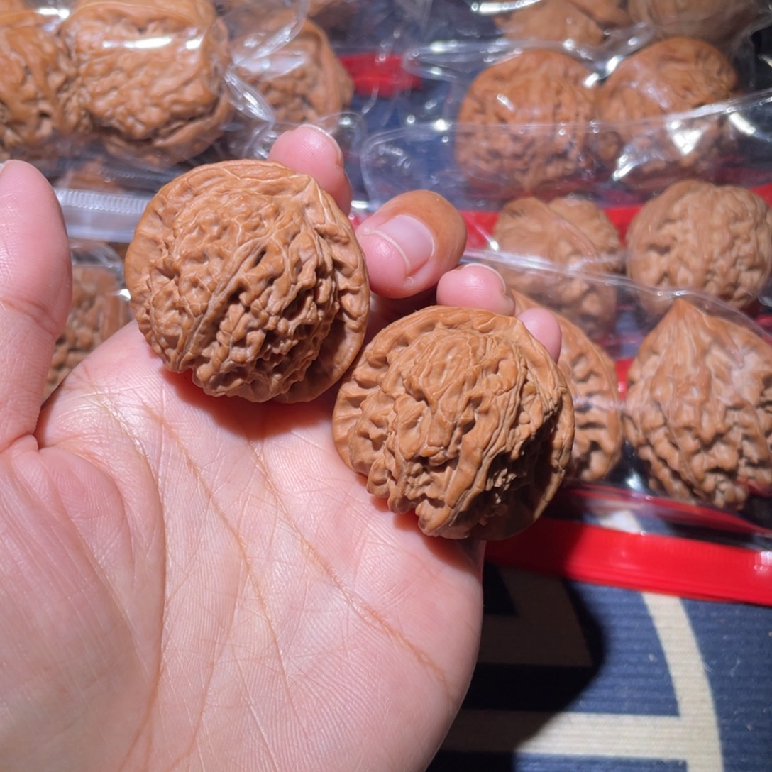 文玩核桃吊坠全品三角白狮子39