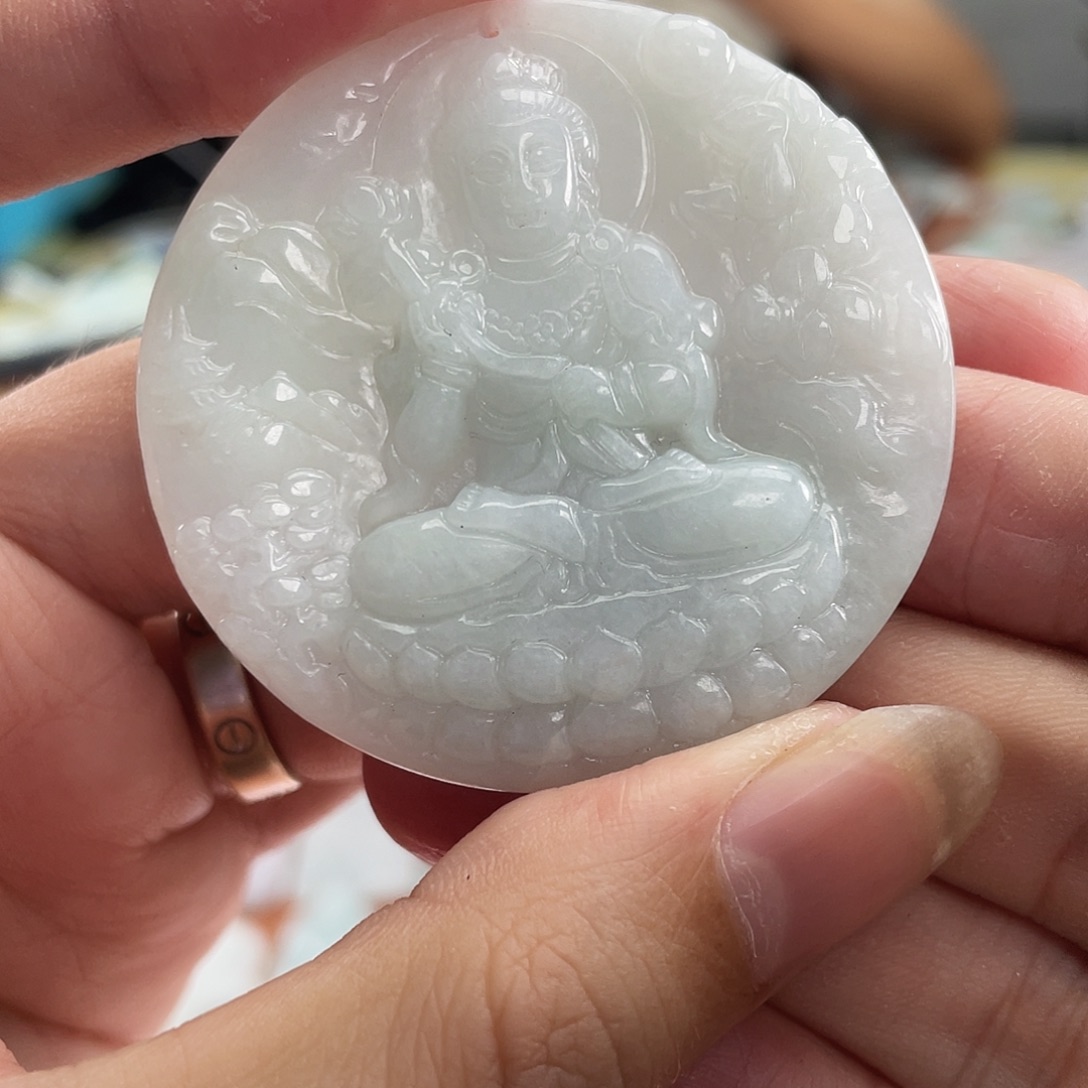 翡翠未镶嵌颈饰翡翠有裂