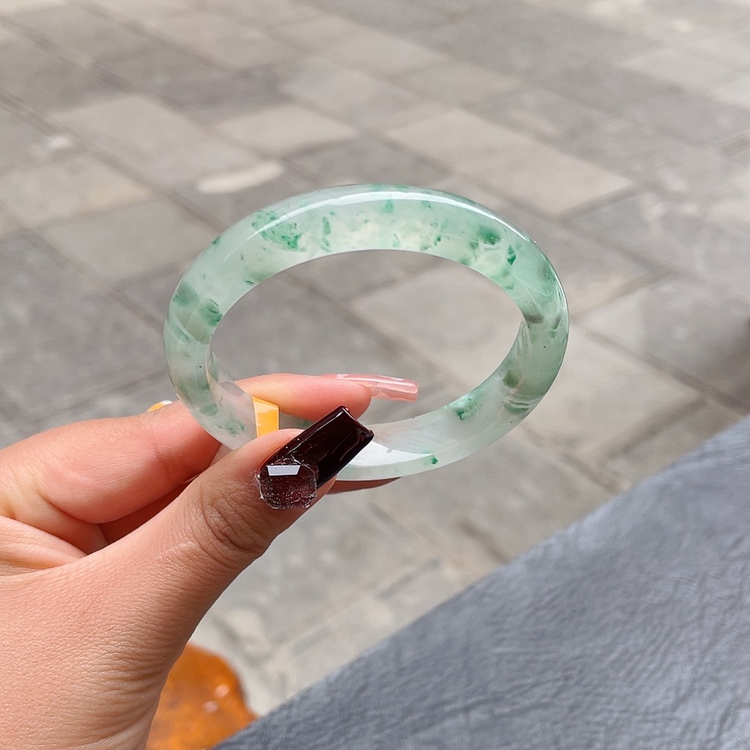 石英质玉手镯未镶嵌17