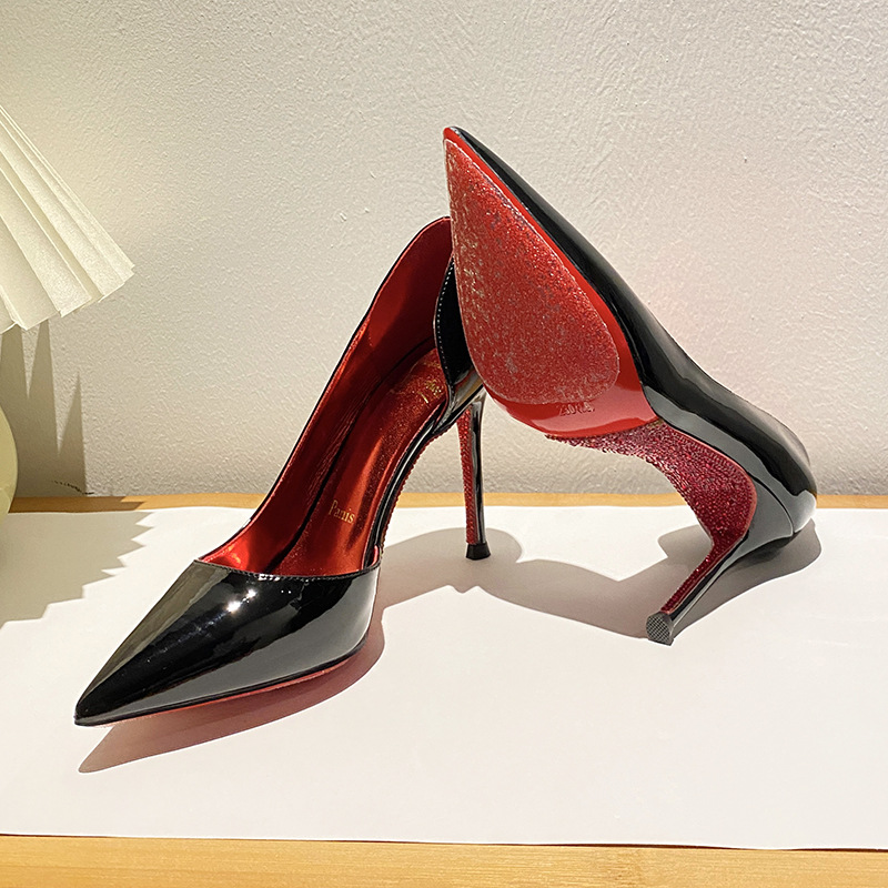2025新款黑色侧空高跟鞋女细跟法式高级感尖头浅口漆皮红底单鞋
