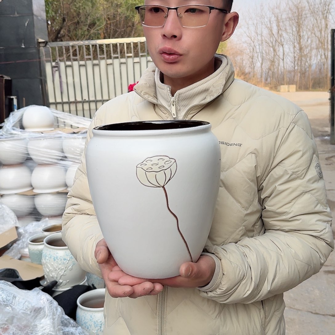 紫砂花盆口18高23（莲子老庄刻绘一个