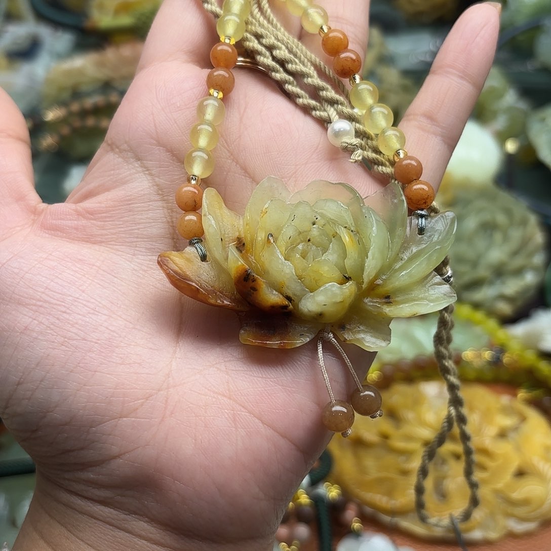 蛇纹石玉未镶嵌吊坠