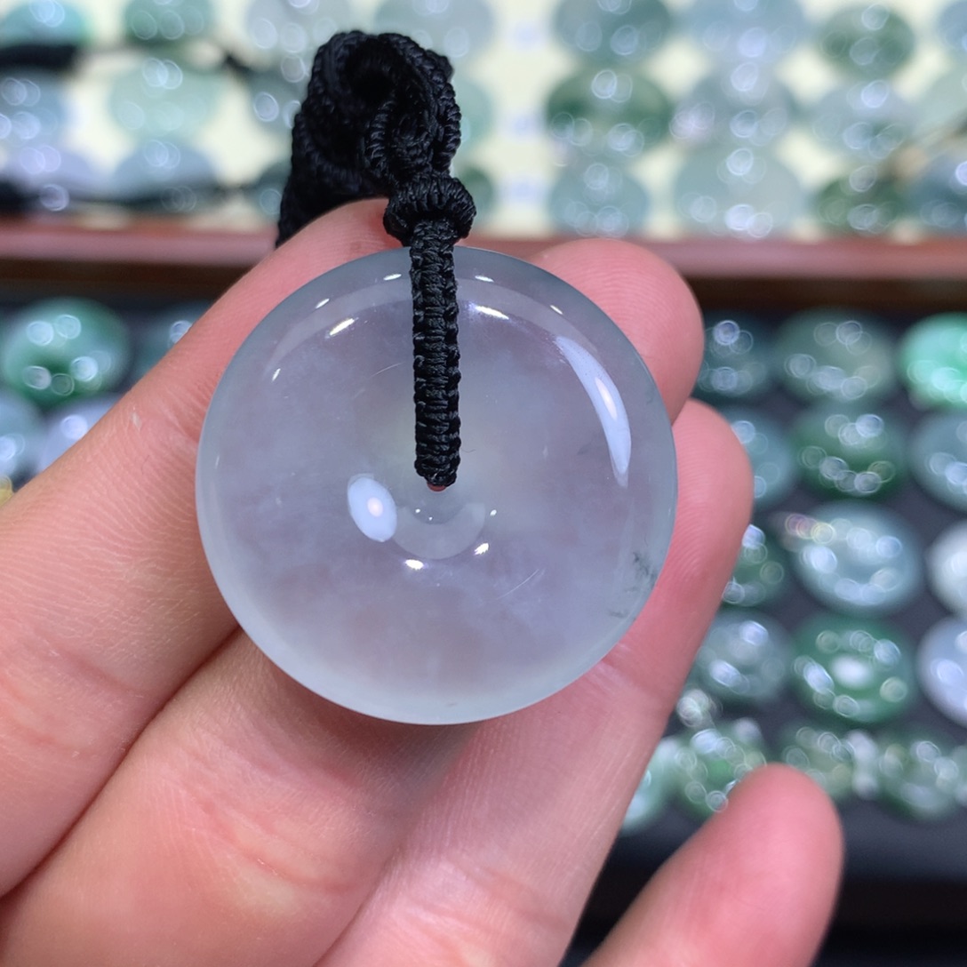 翡翠颈饰未镶嵌平安扣