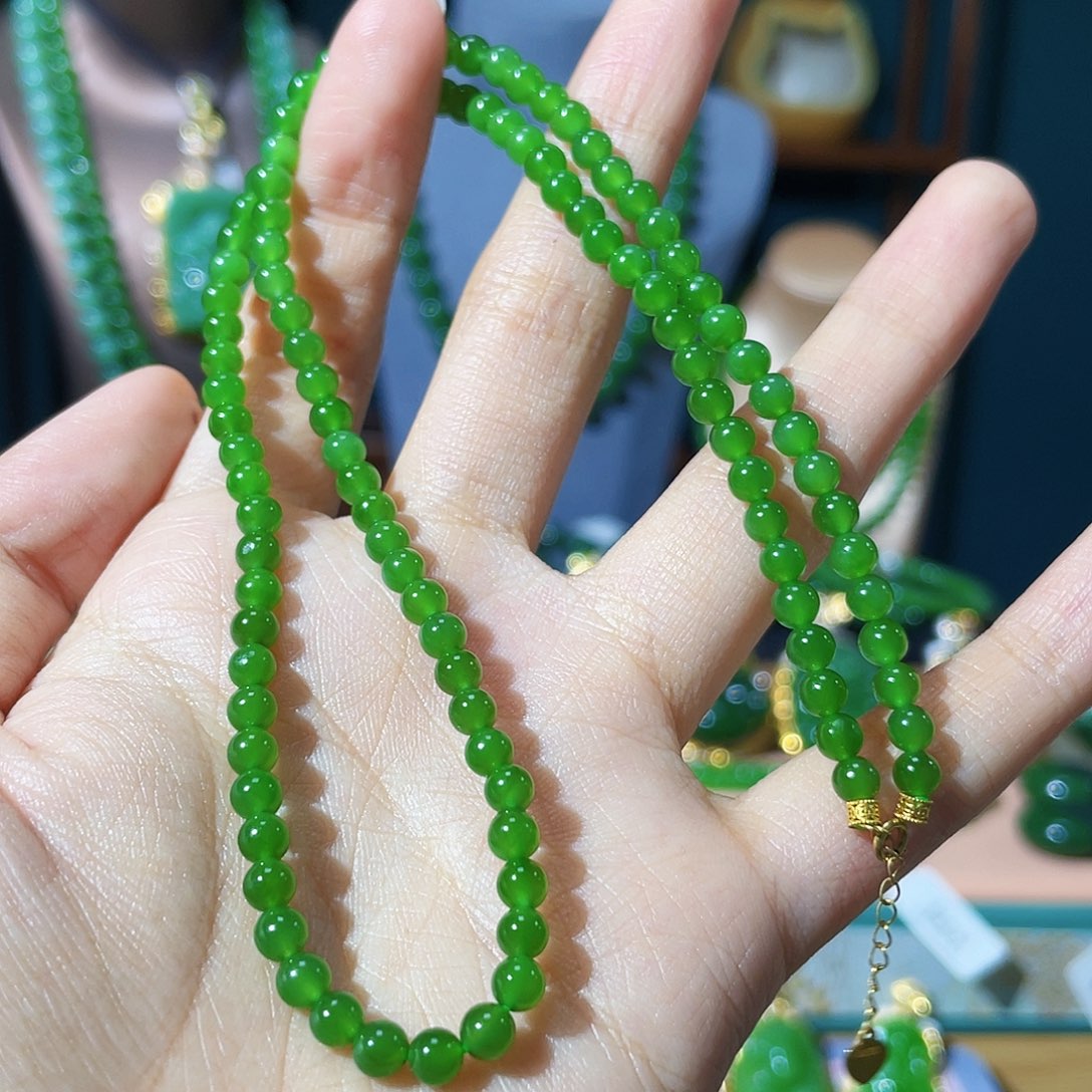 和田玉（碧玉）颈饰18K金镶嵌