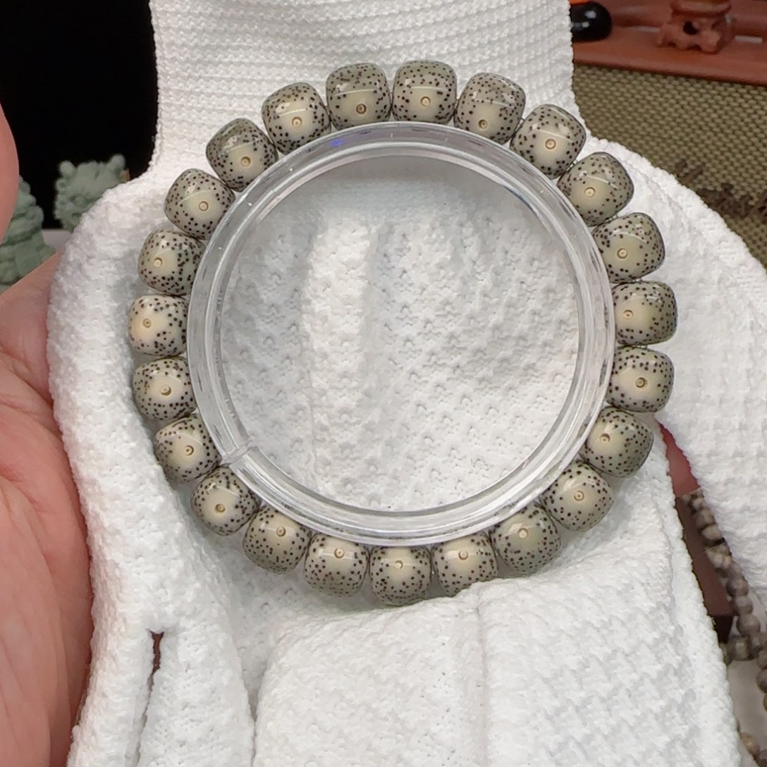 星月菩提手串绿包白10*9