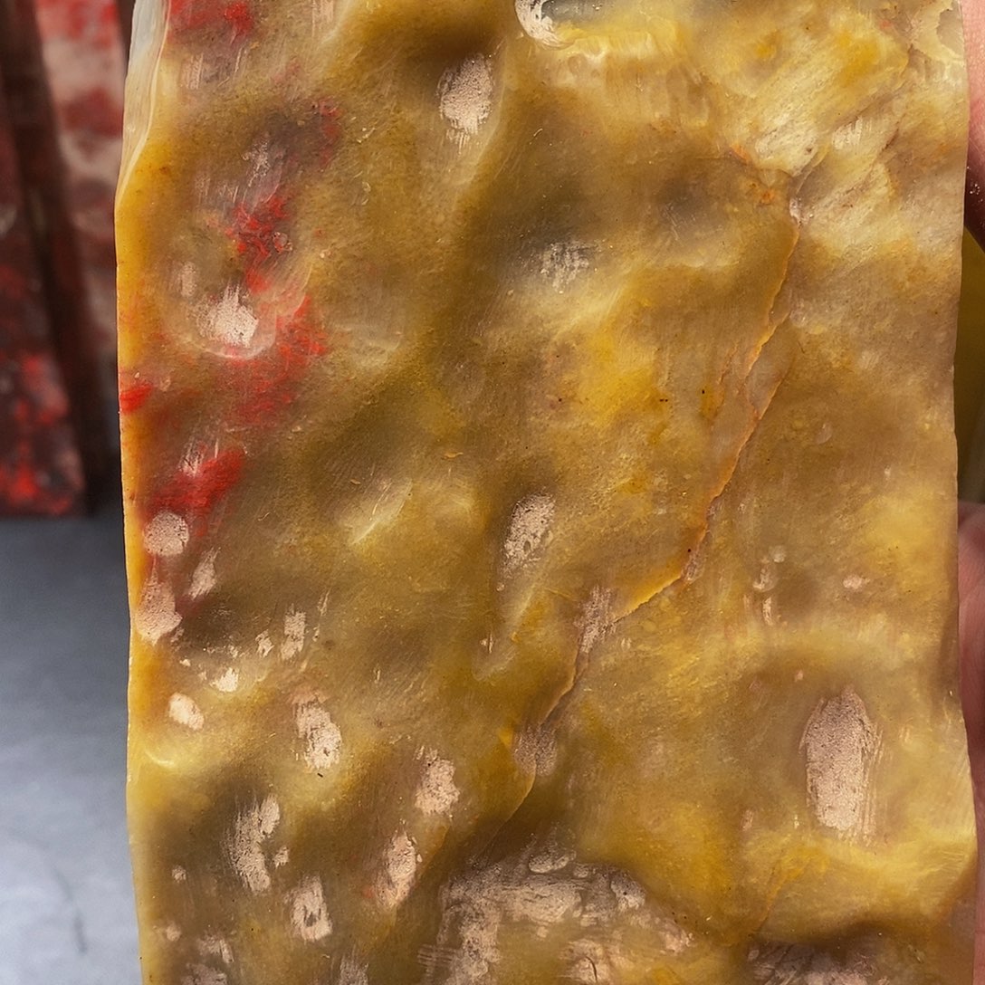 昌化石1**熊昌化鸡血石印章