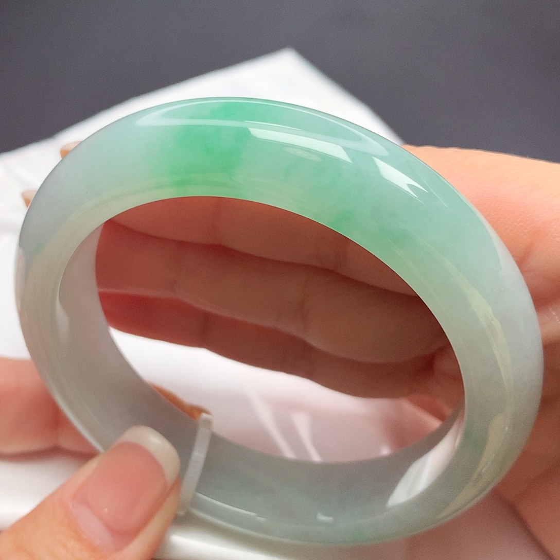 翡翠手镯未镶嵌l n n n n n n n n