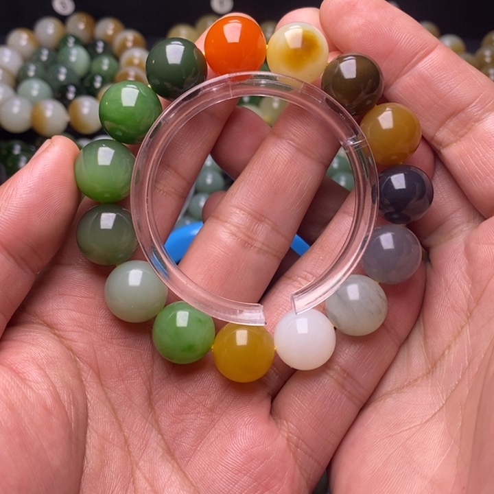 陌***城和田玉未镶嵌手串