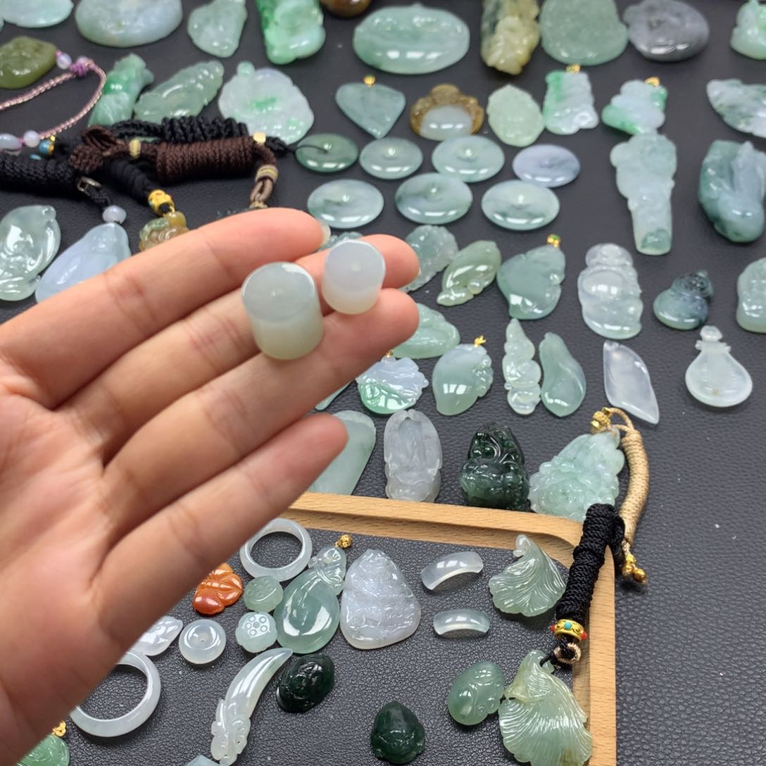 翡翠颈饰未镶嵌桶珠