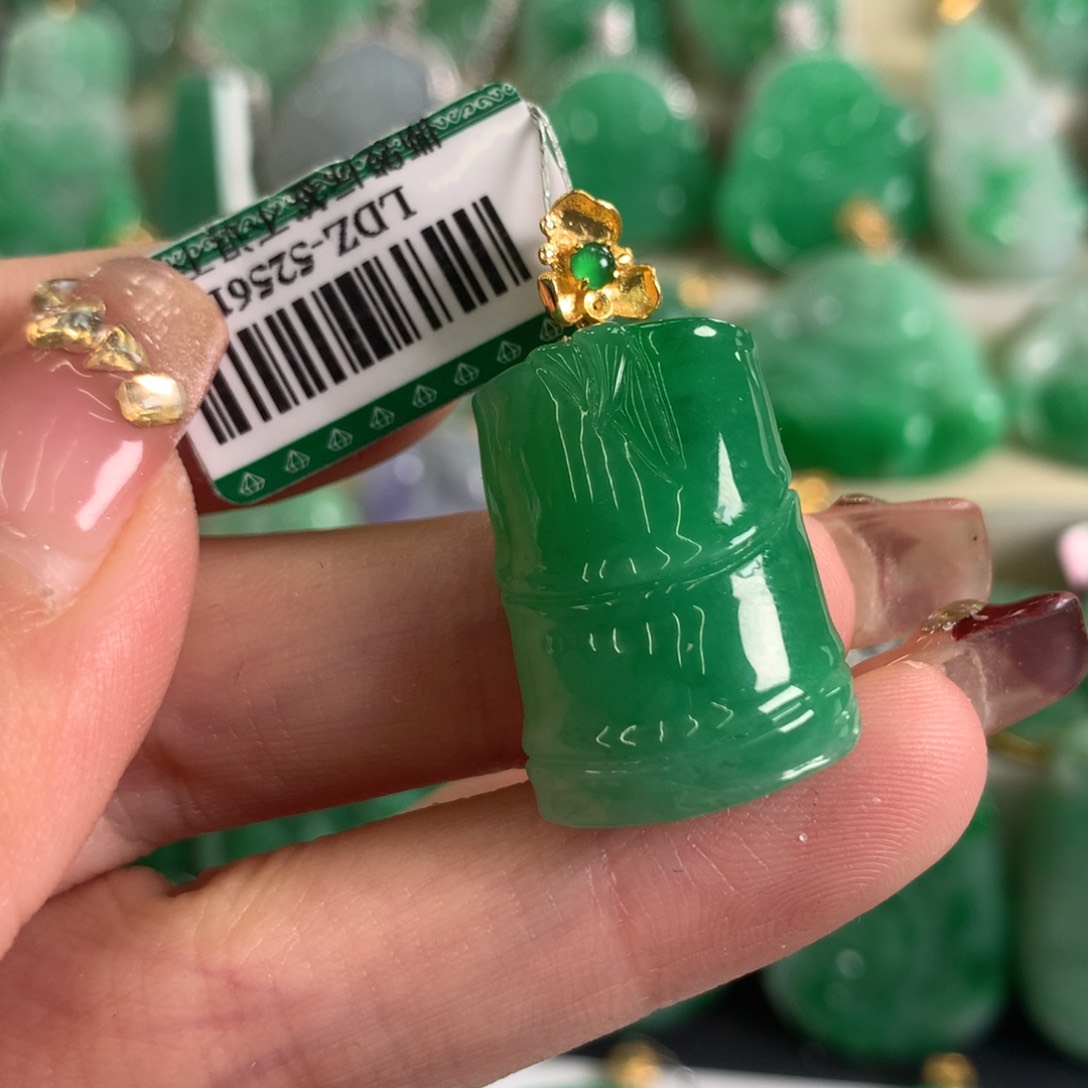 翡翠吊坠(不含链)18K金镶嵌