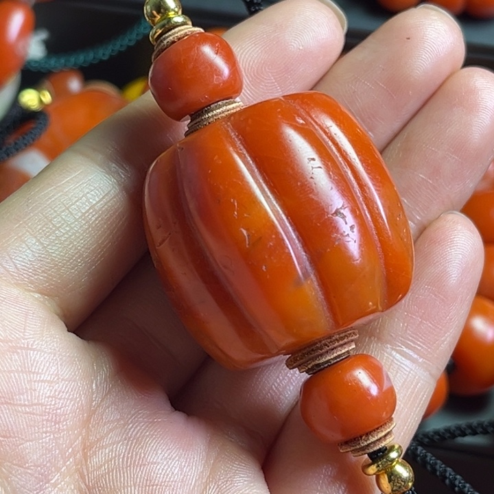 颈饰琉璃阿*?琉璃…………..